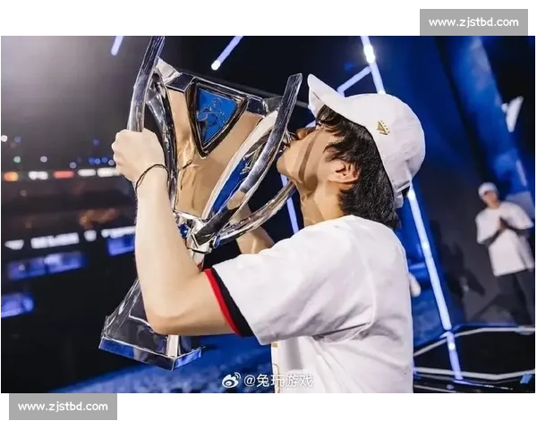 英雄联盟总决赛,赛后采访,他只说了一句话,却感动了所有人! 英雄联盟总决赛,赛后采访,他只说了一句话,却感动了所有人!