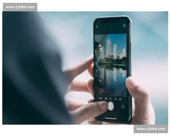 电竞选手日常Vlog，镜头捕捉赛场之外的真实一面